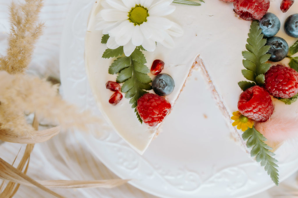 tort malinowy premium